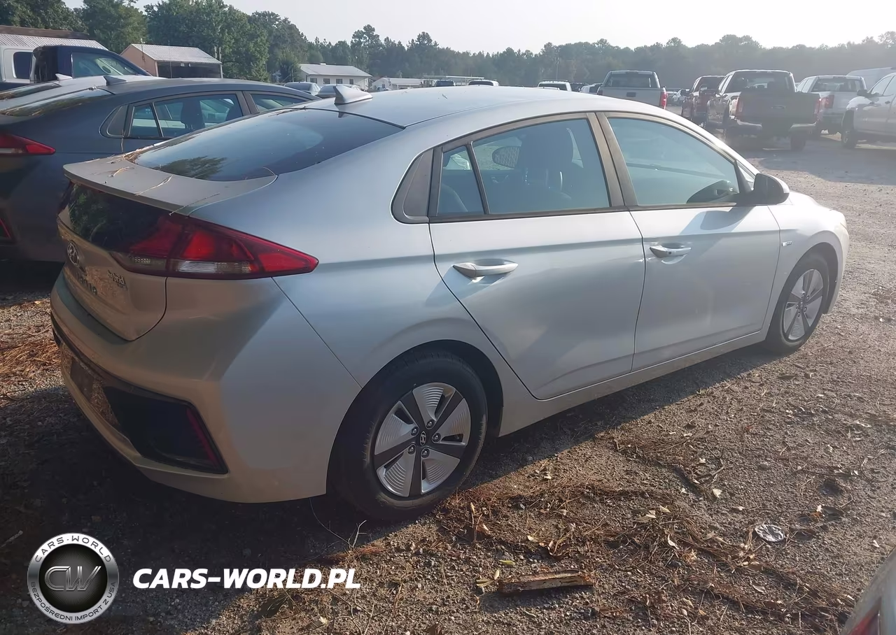 2018 Hyundai Ioniq Hybrid Blue VIN:KMHC65LCXJU099897 - 4