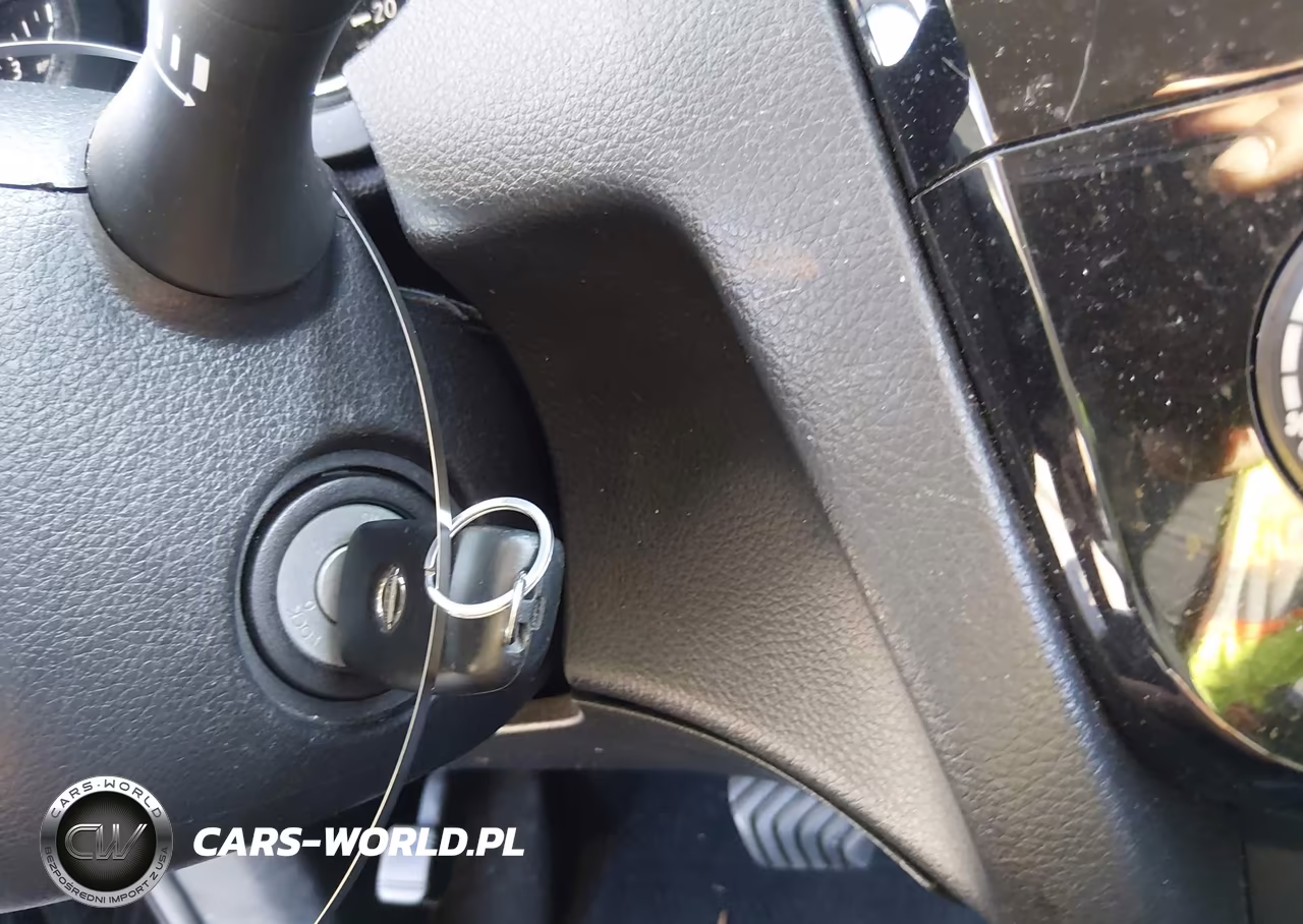 2015 Nissan Rogue S VIN:KNMAT2MV5FP516805 - 11