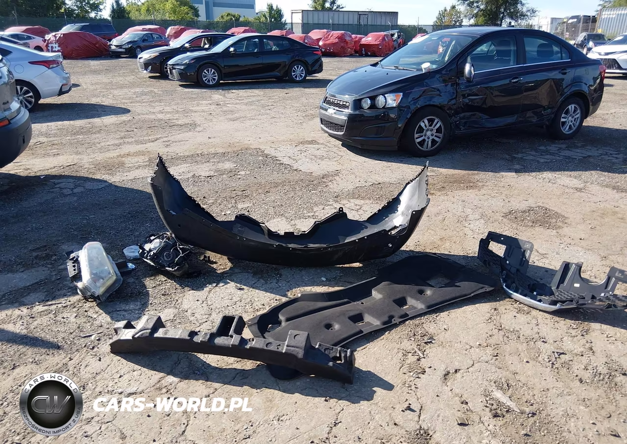 2015 Nissan Rogue S VIN:KNMAT2MV5FP516805 - 12
