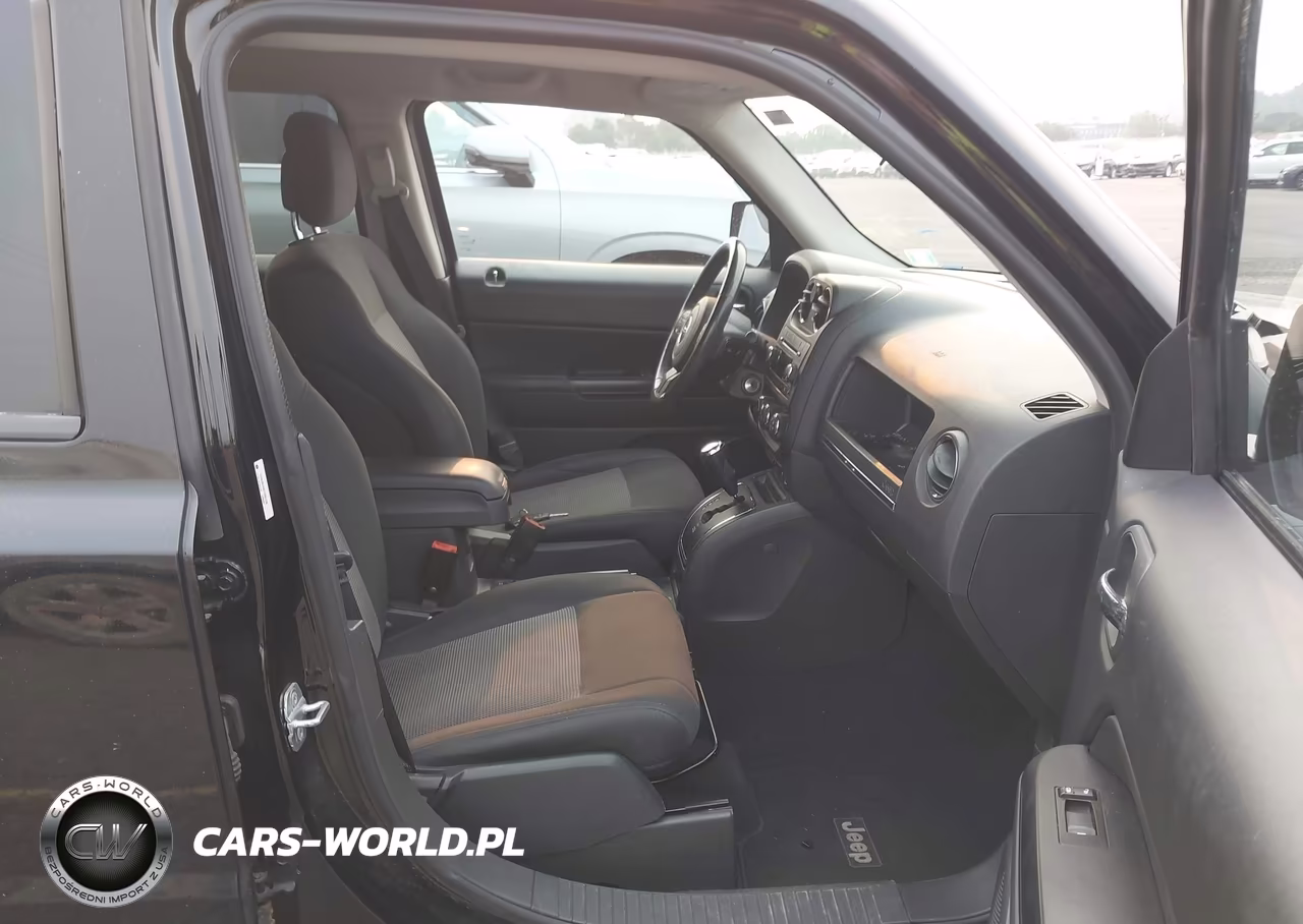 2012 Jeep Patriot Latitude VIN:1C4NJRFB8CD599338 - 5