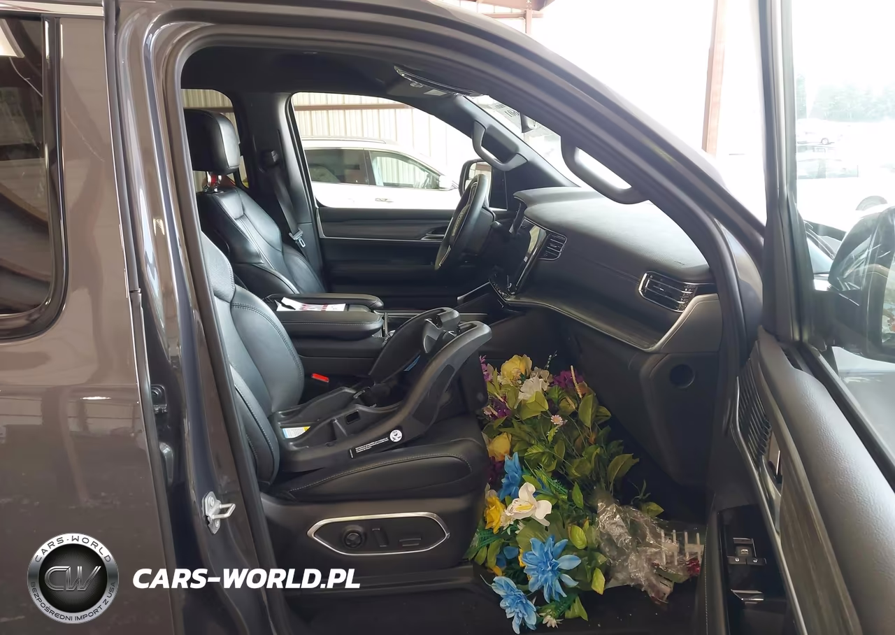2024 Jeep Wagoneer L Series Ii 4X2 VIN:1C4SJRBPXRS135380 - 5