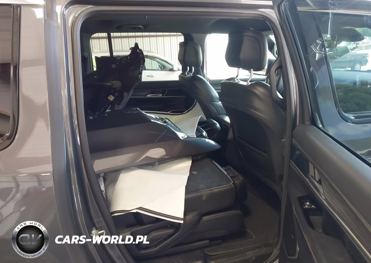 2024 Jeep Wagoneer L Series Ii 4X2 VIN:1C4SJRBPXRS135380 - 8