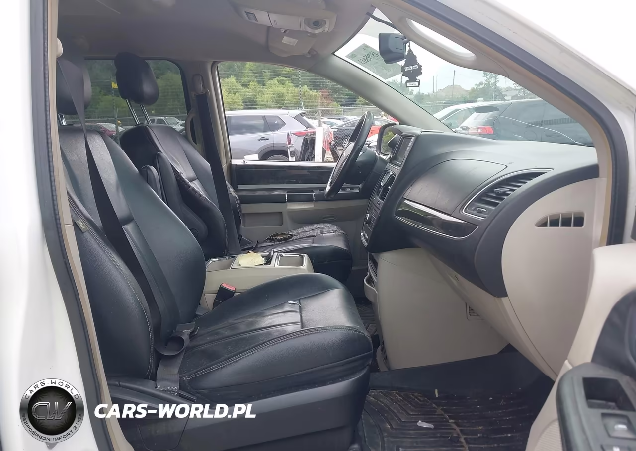 2014 Chrysler Town & Country Touring VIN:2C4RC1BG2ER442659 - 5