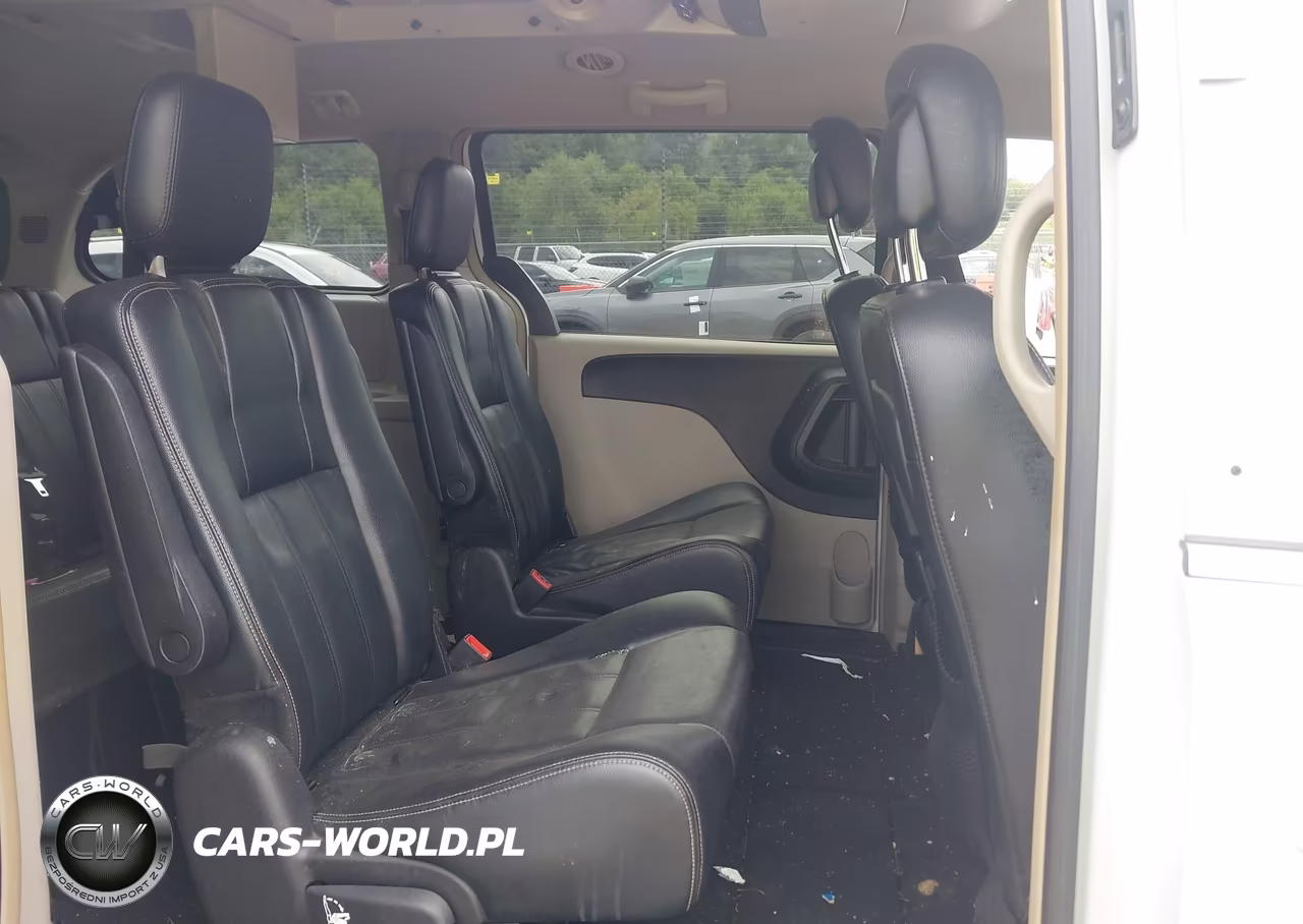2014 Chrysler Town & Country Touring VIN:2C4RC1BG2ER442659 - 8