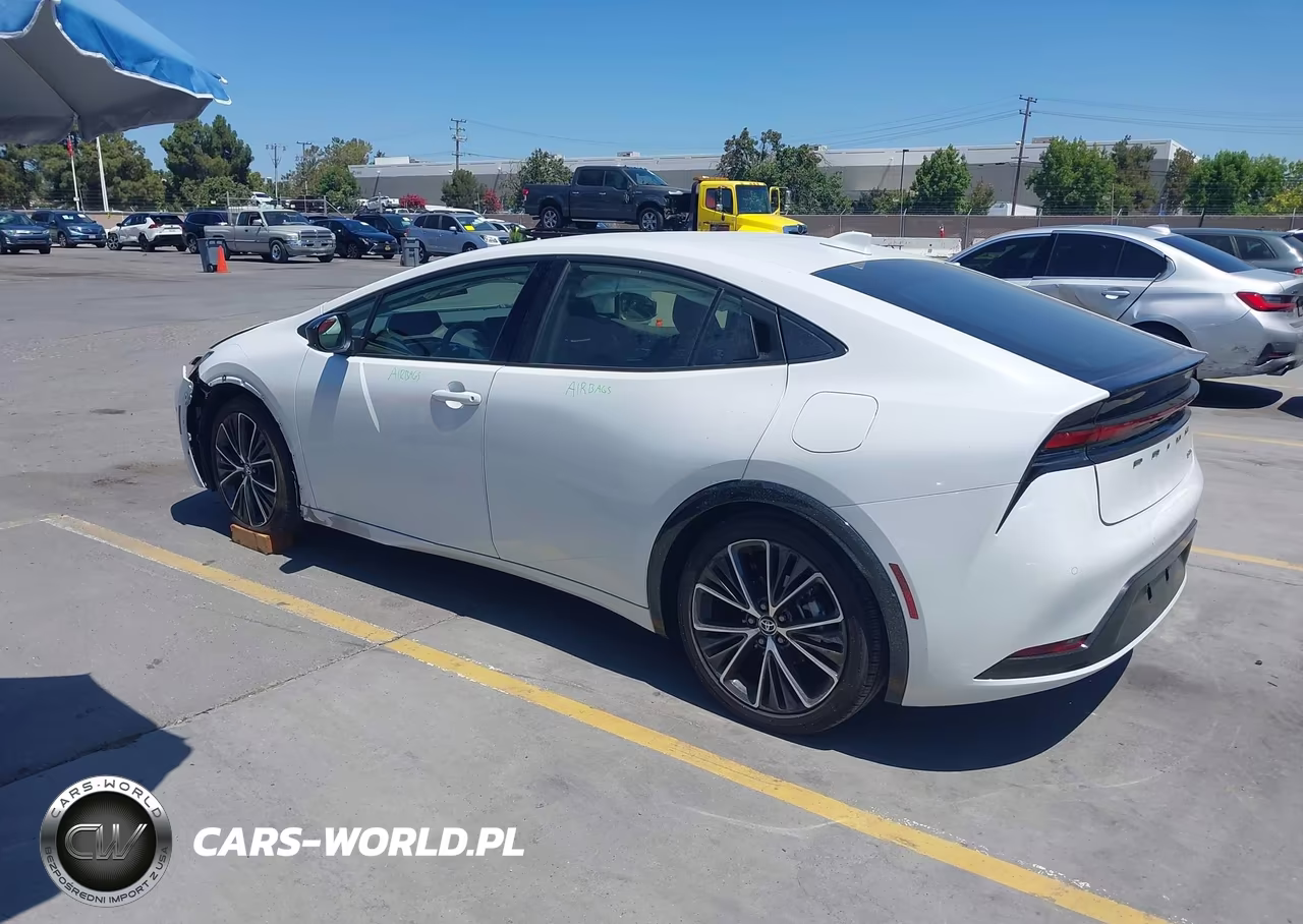 2024 Toyota Prius Xle VIN:JTDACAAU2R3015033 - 3