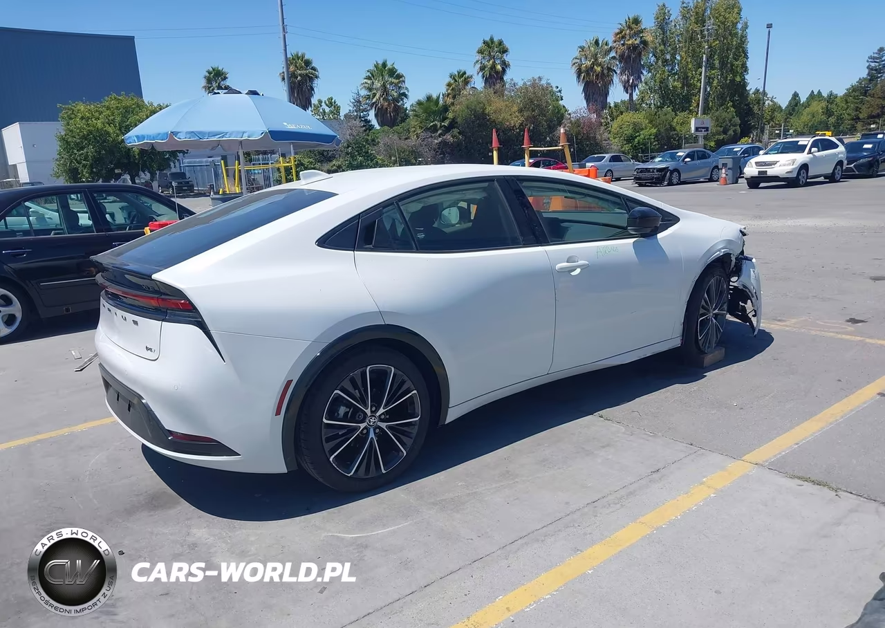2024 Toyota Prius Xle VIN:JTDACAAU2R3015033 - 4