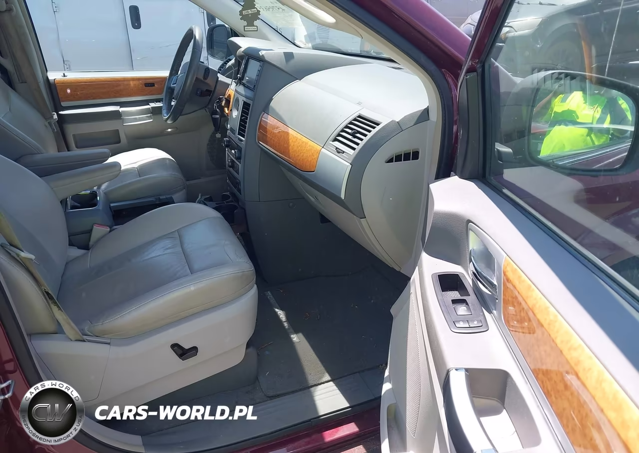 2008 Chrysler Town & Country Limited VIN:2A8HR64X68R718018 - 5