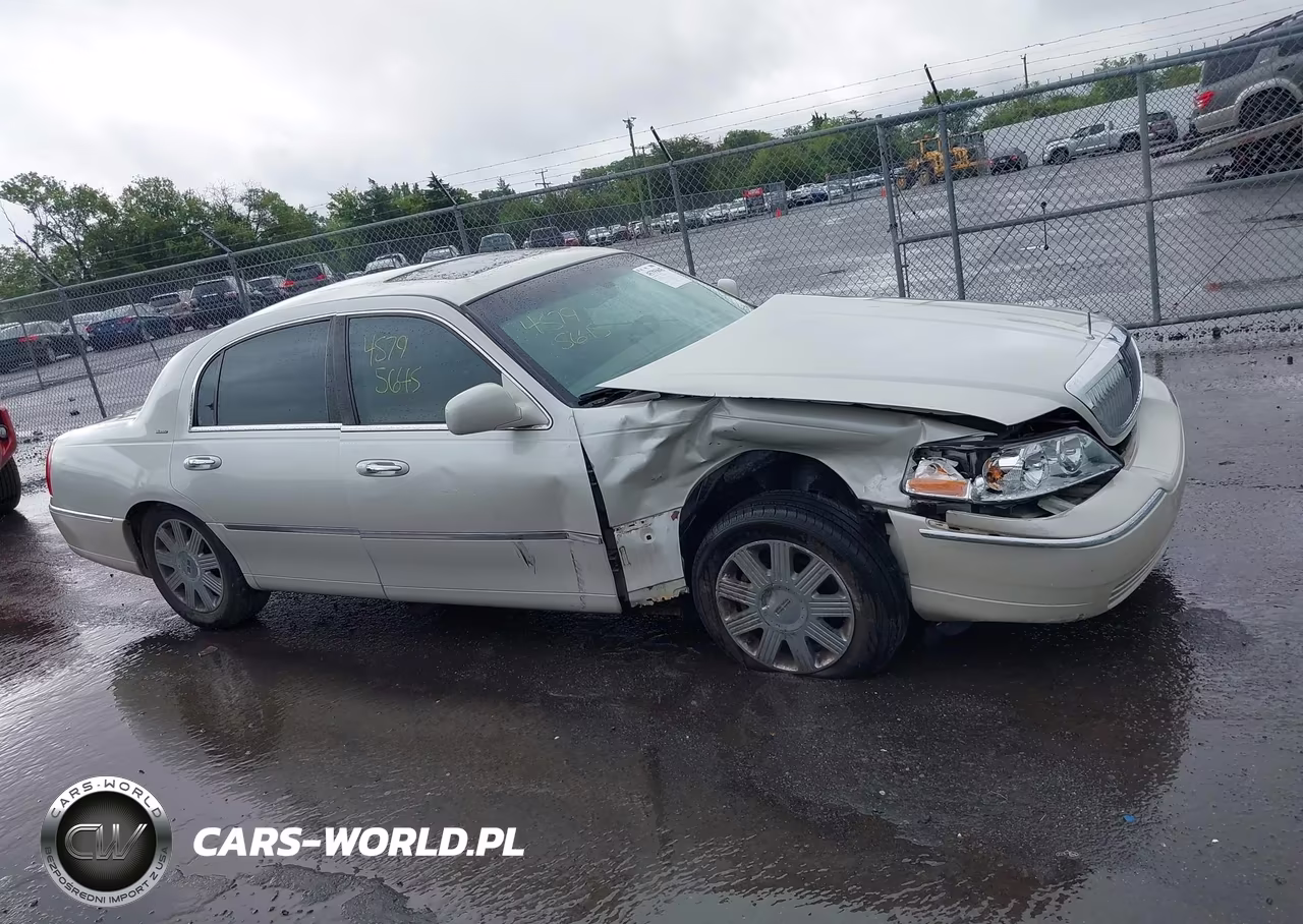 2004 Lincoln Town Car Ultimate VIN:1LNHM83W64Y618111 - 13