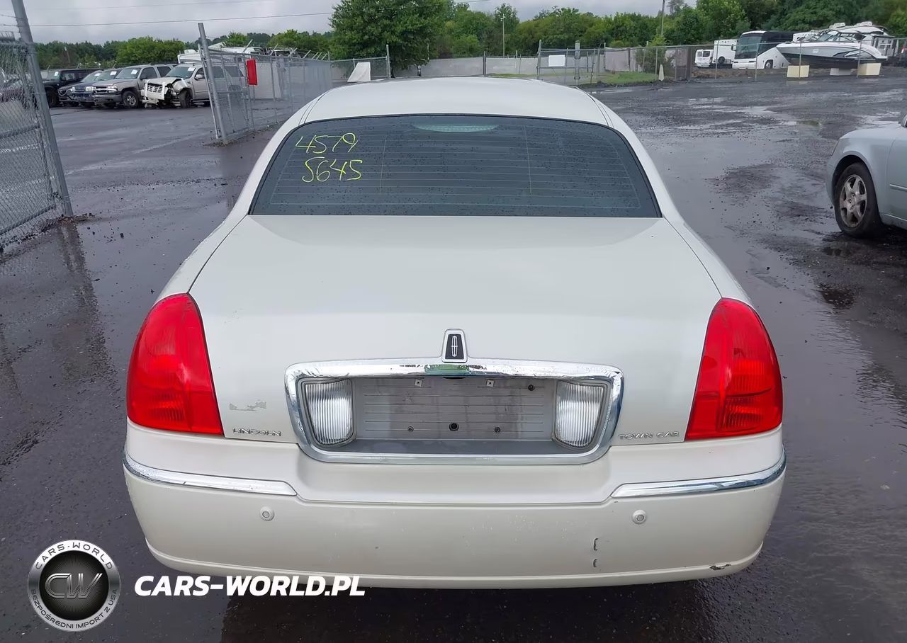 2004 Lincoln Town Car Ultimate VIN:1LNHM83W64Y618111 - 16