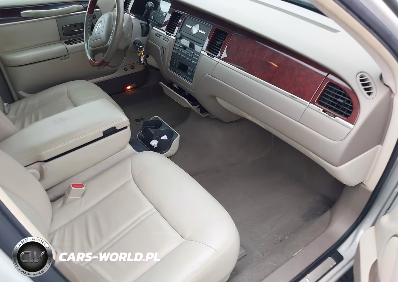 2004 Lincoln Town Car Ultimate VIN:1LNHM83W64Y618111 - 5