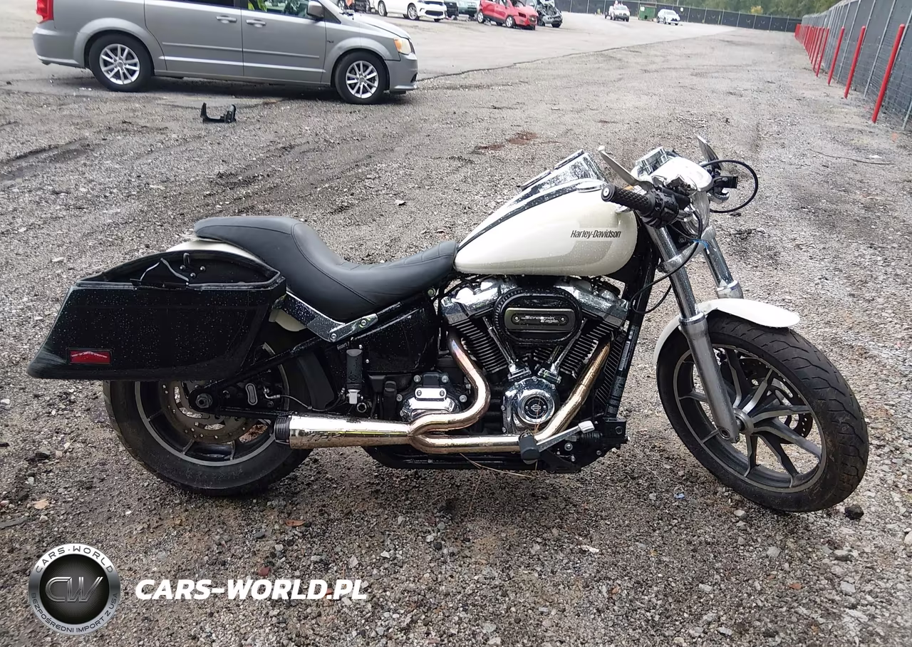 2018 Harley-Davidson Fxlr Low Rider VIN:1HD1YNJ12JC023327 - 11