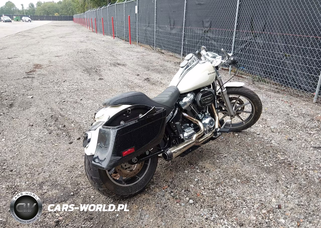 2018 Harley-Davidson Fxlr Low Rider VIN:1HD1YNJ12JC023327 - 4
