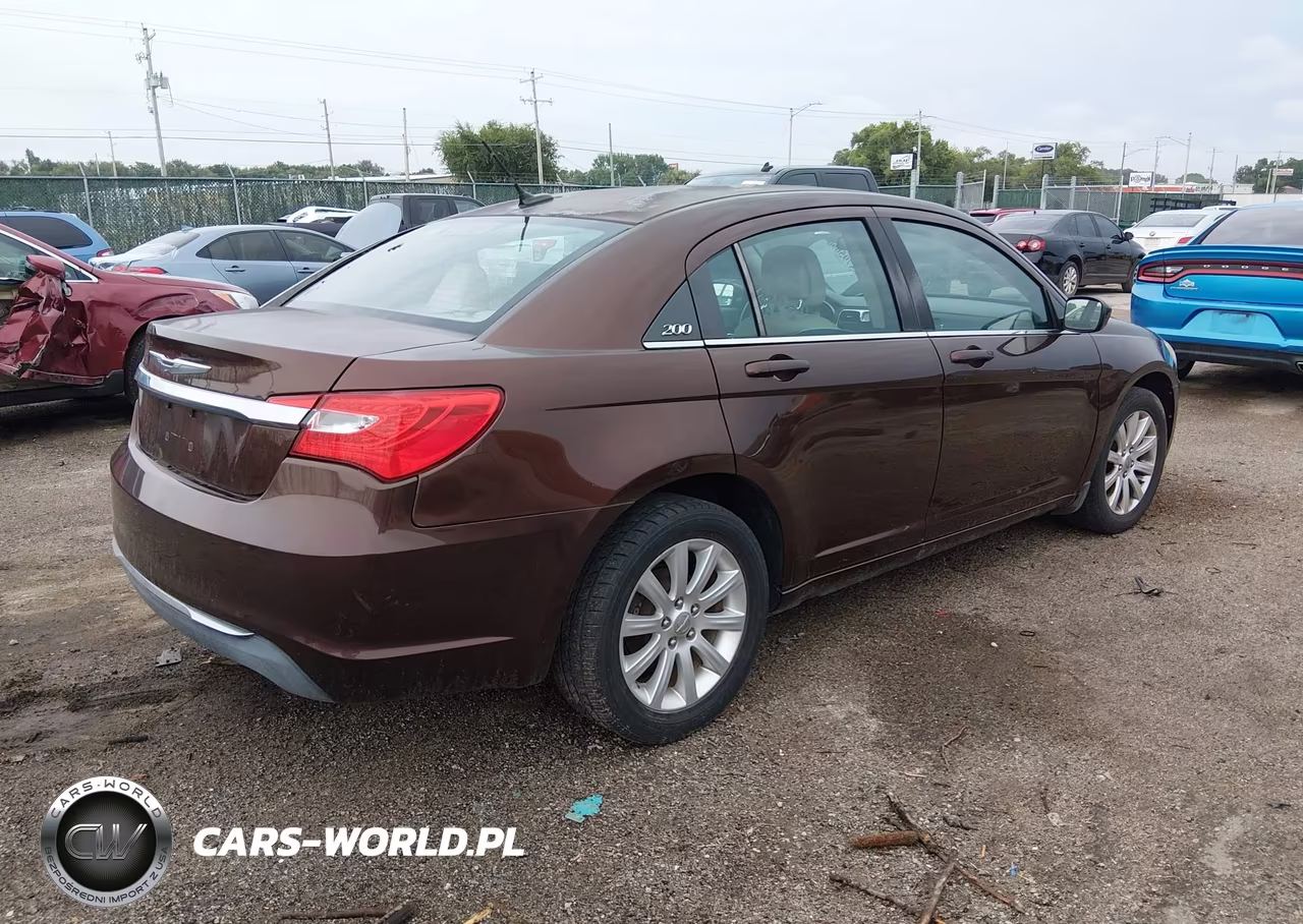 2012 Chrysler 200 Touring VIN:1C3CCBBB6CN257304 - 4