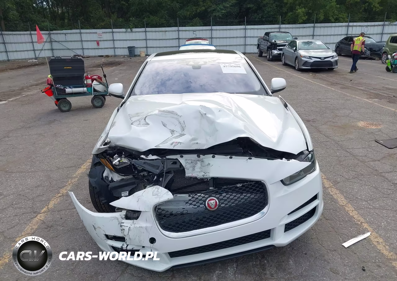 2018 Jaguar Xe 25T Premium VIN:SAJAJ4FX1JCP20809 - 11