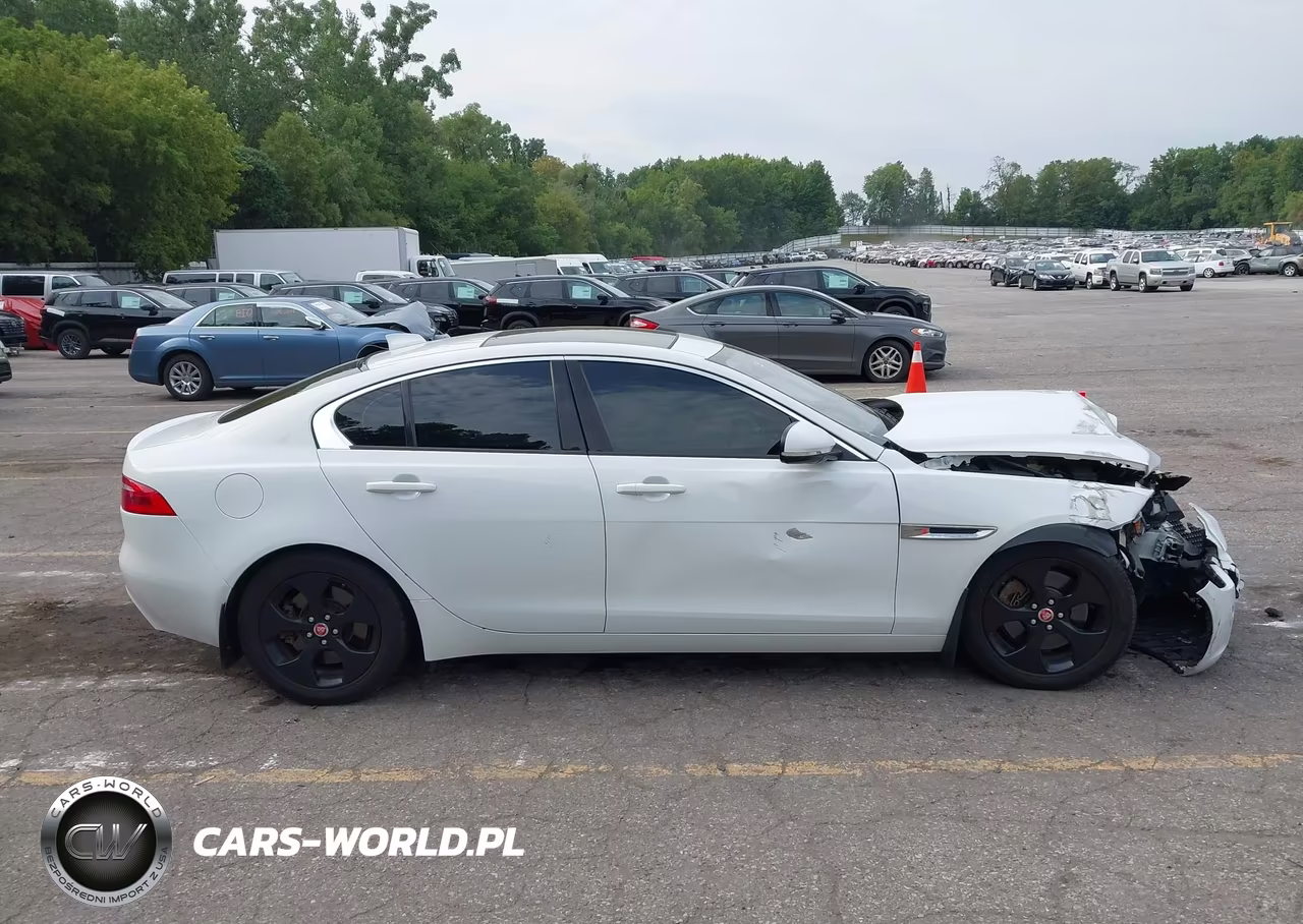 2018 Jaguar Xe 25T Premium VIN:SAJAJ4FX1JCP20809 - 12