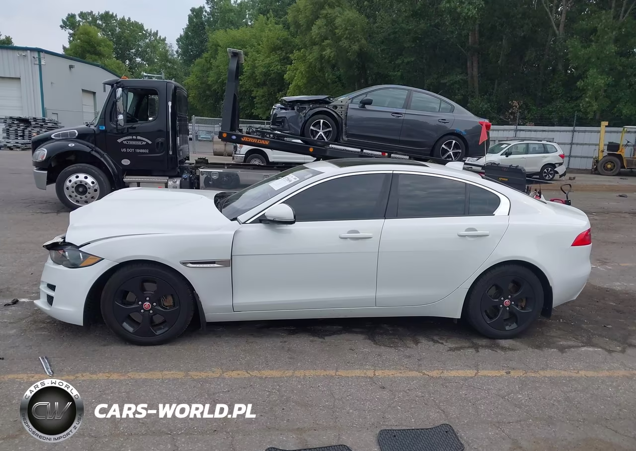 2018 Jaguar Xe 25T Premium VIN:SAJAJ4FX1JCP20809 - 13