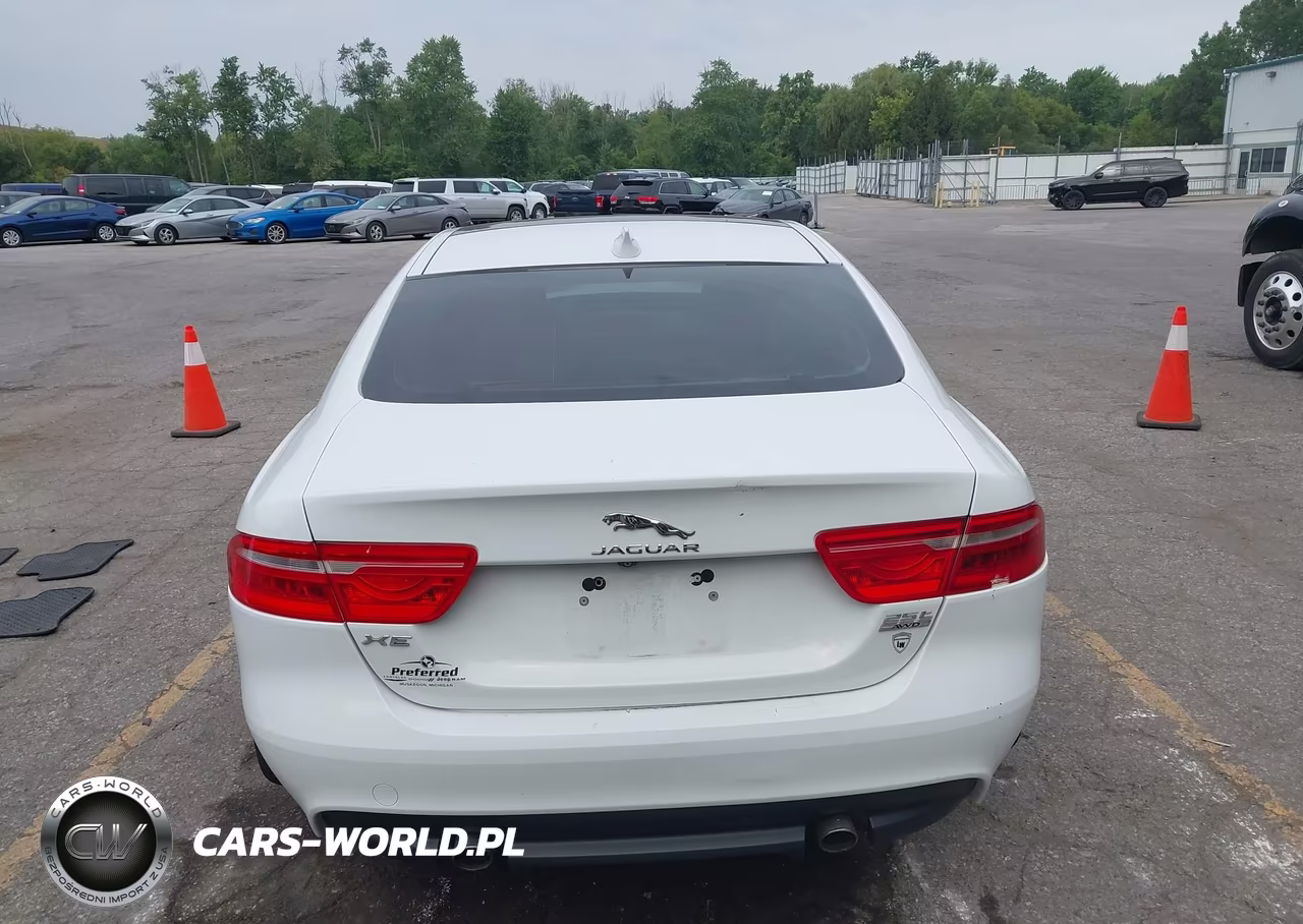 2018 Jaguar Xe 25T Premium VIN:SAJAJ4FX1JCP20809 - 15