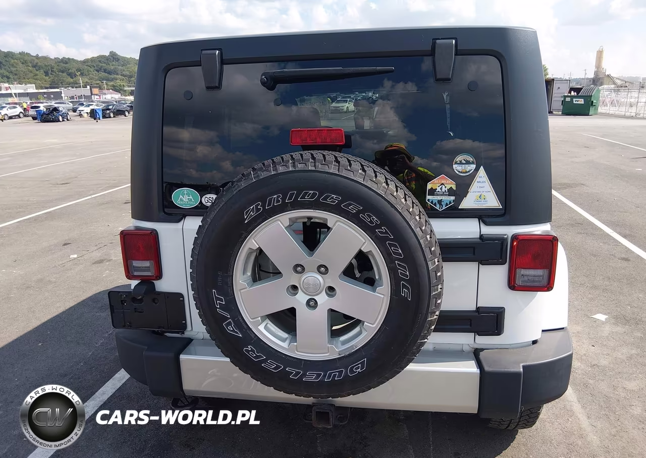 2012 Jeep Wrangler Unlimited Sahara VIN:1C4BJWEG3CL213073 - 17