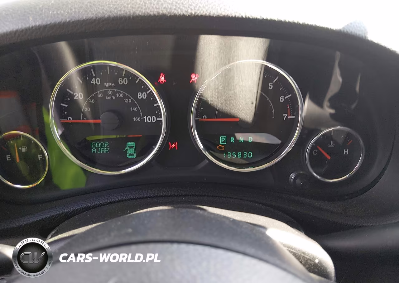 2012 Jeep Wrangler Unlimited Sahara VIN:1C4BJWEG3CL213073 - 7