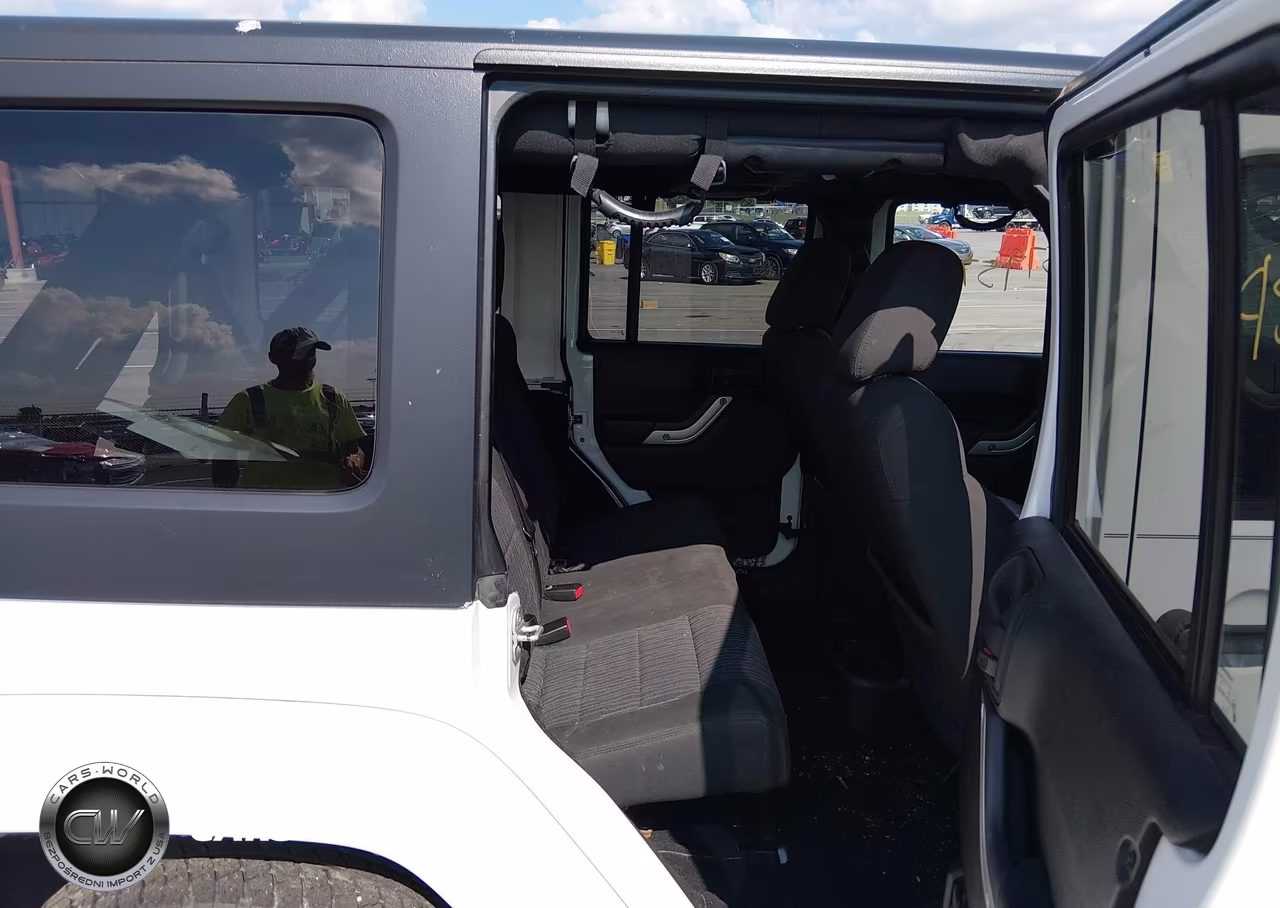 2012 Jeep Wrangler Unlimited Sahara VIN:1C4BJWEG3CL213073 - 8