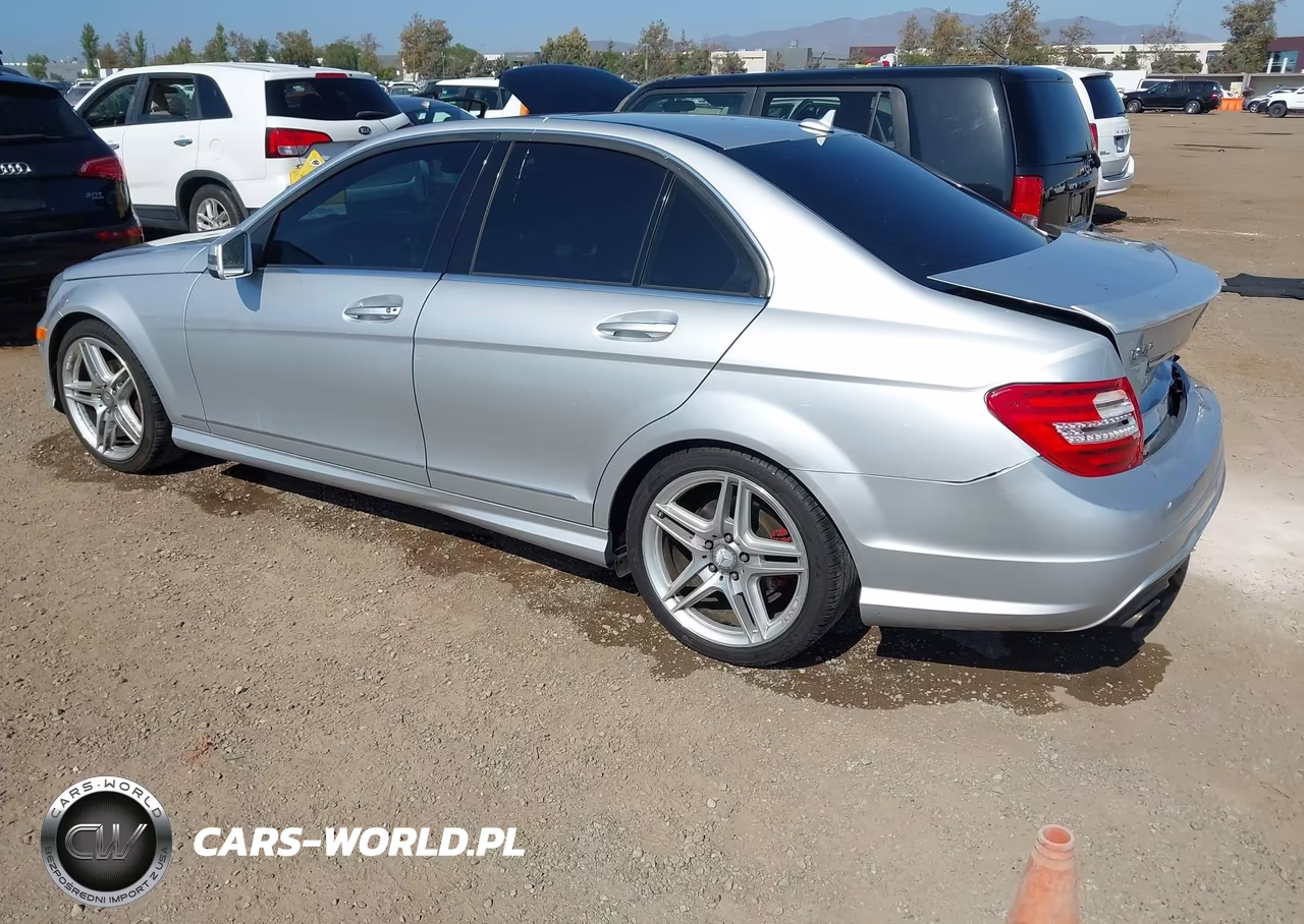 2013 Mercedes-Benz C 250 Sport VIN:WDDGF4HB2DA845383 - 3