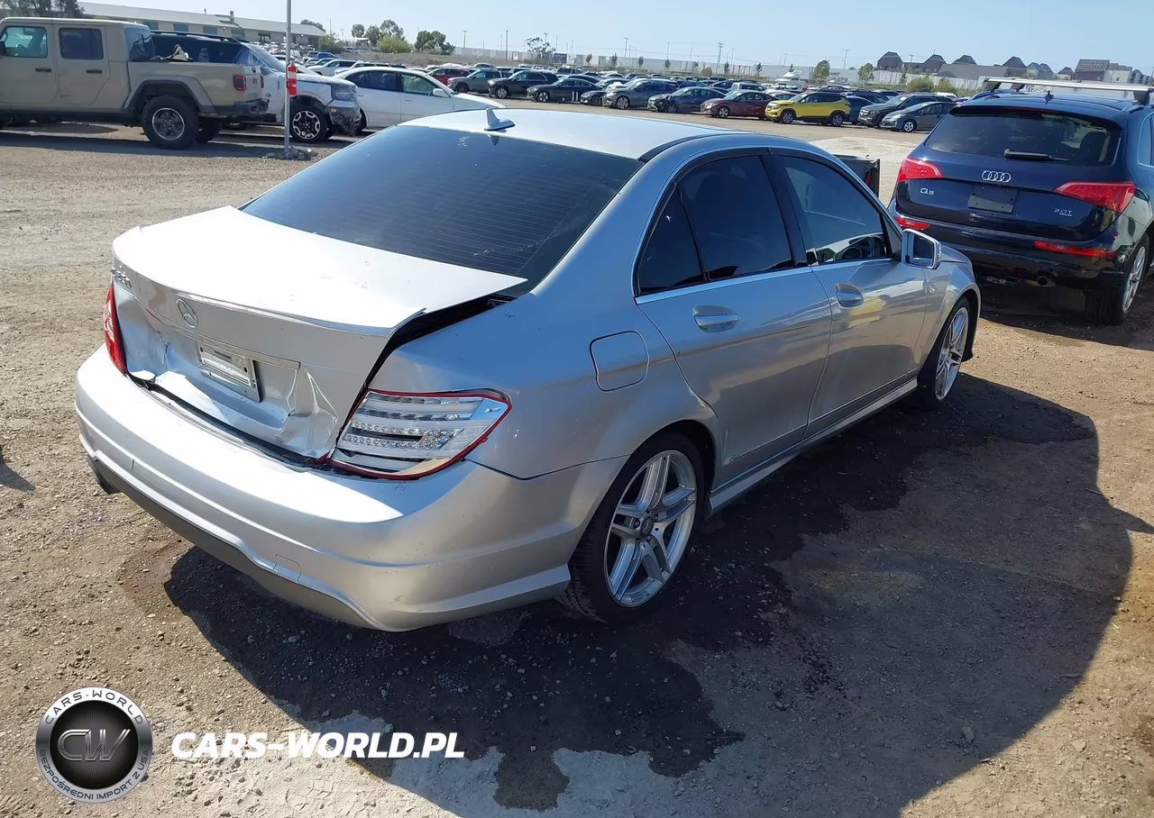 2013 Mercedes-Benz C 250 Sport VIN:WDDGF4HB2DA845383 - 4