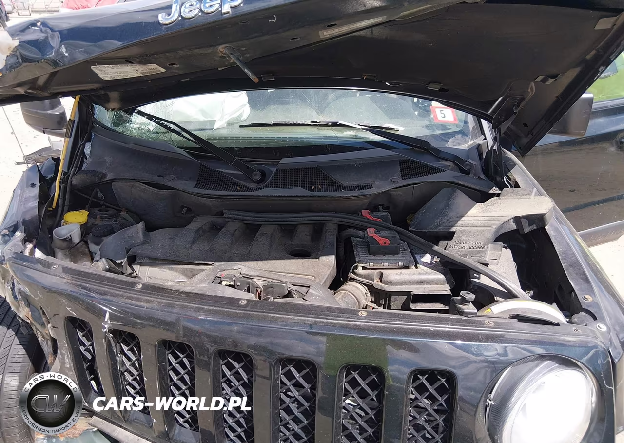 2013 Jeep Patriot Latitude VIN:1C4NJPFB3DD211115 - 10