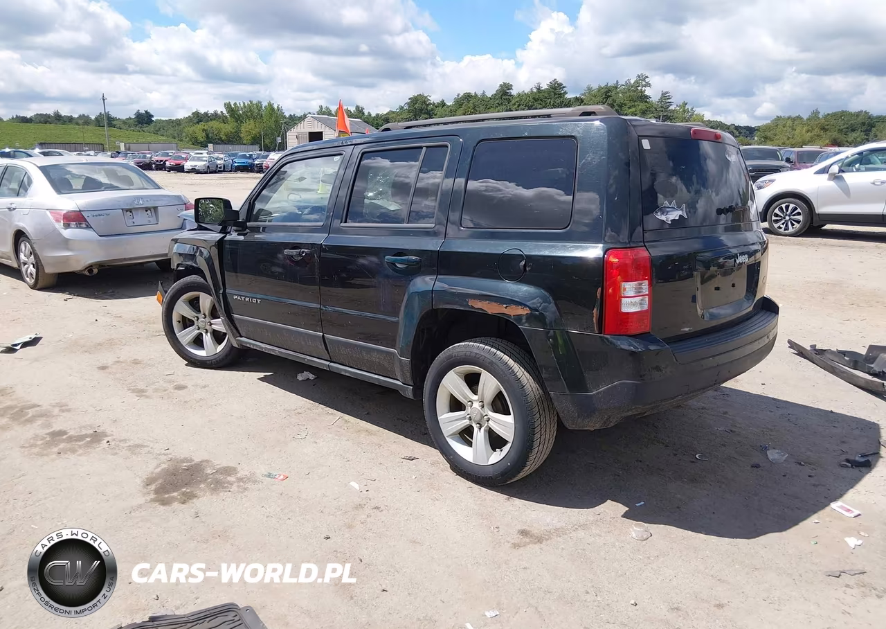 2013 Jeep Patriot Latitude VIN:1C4NJPFB3DD211115 - 3