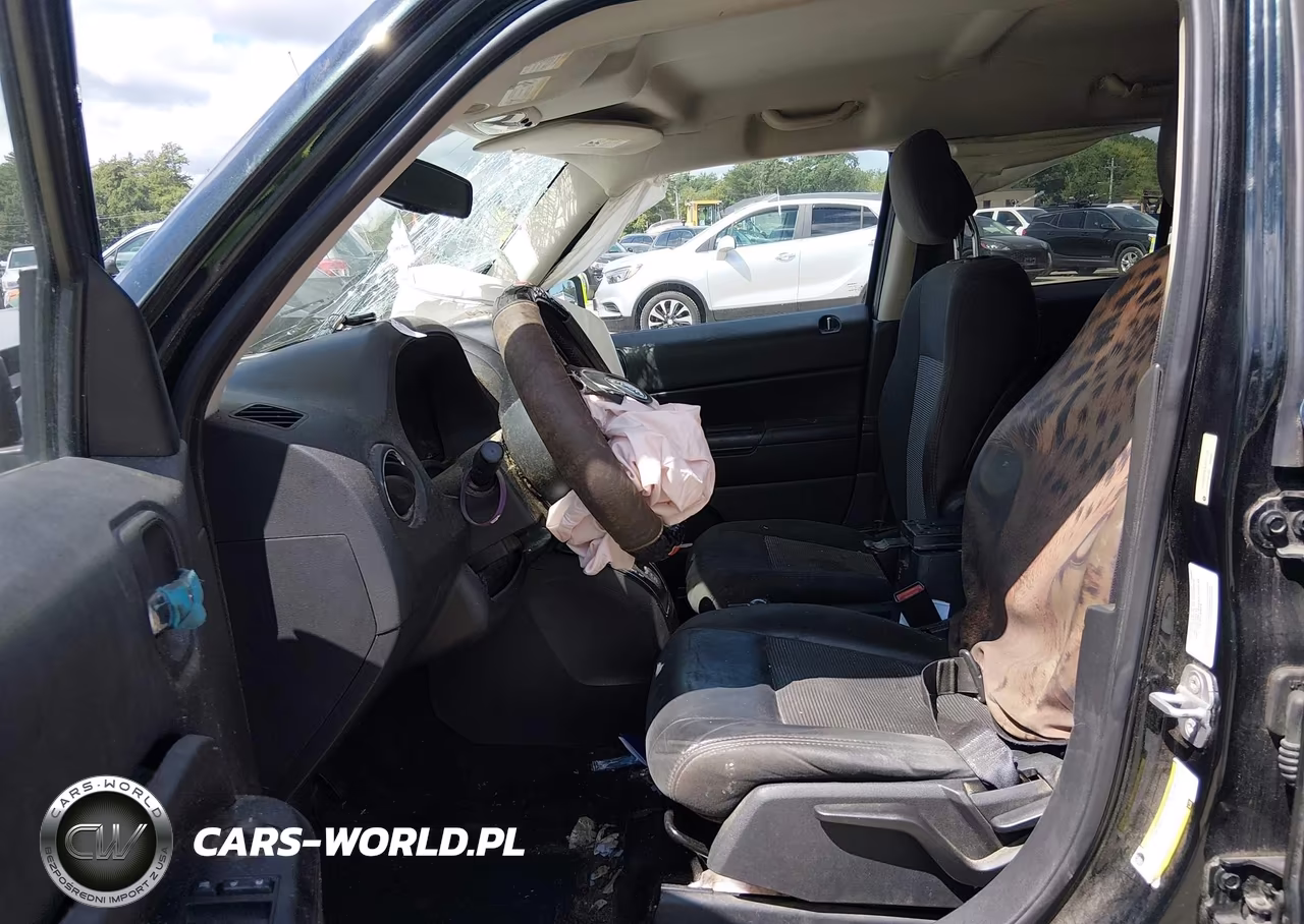 2013 Jeep Patriot Latitude VIN:1C4NJPFB3DD211115 - 5