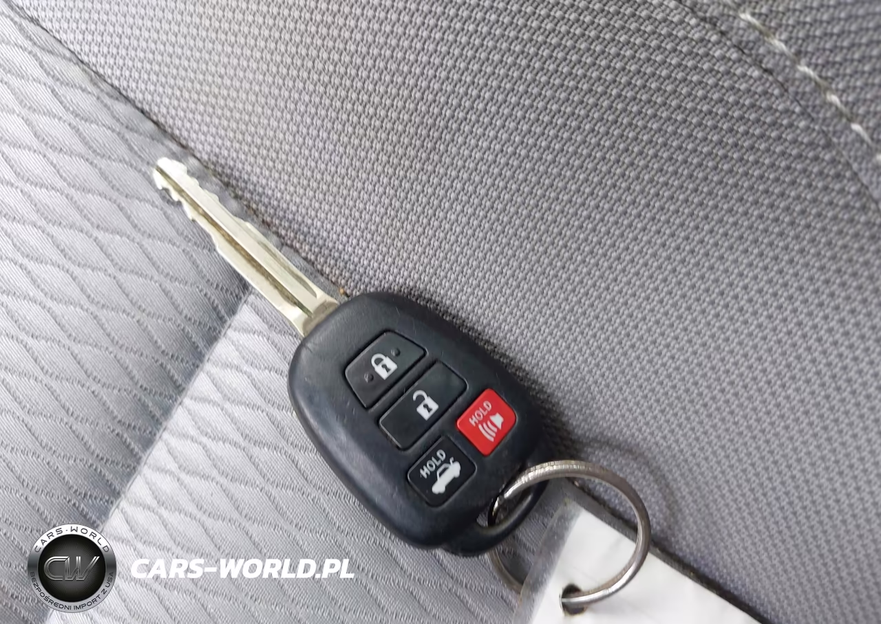 2016 Toyota Corolla Le Plus VIN:5YFBURHE6GP450608 - 11