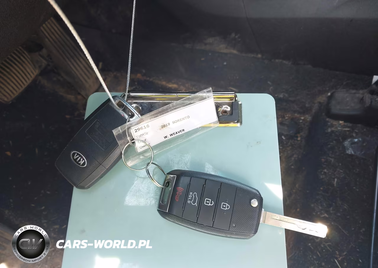 2019 Kia Sorento 2.4L L VIN:5XYPG4A37KG576319 - 11