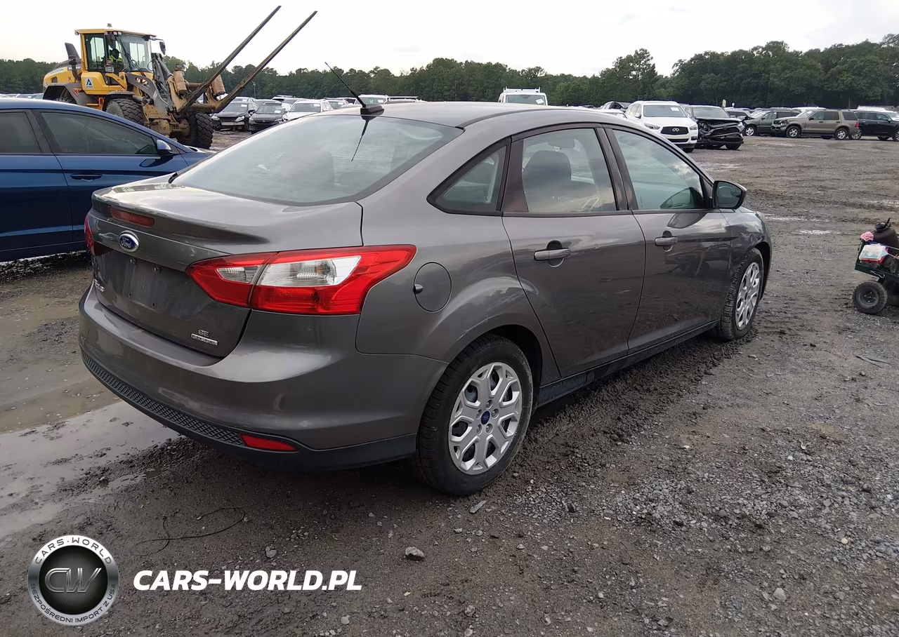 2012 Ford Focus Se VIN:1FAHP3F25CL478500 - 4