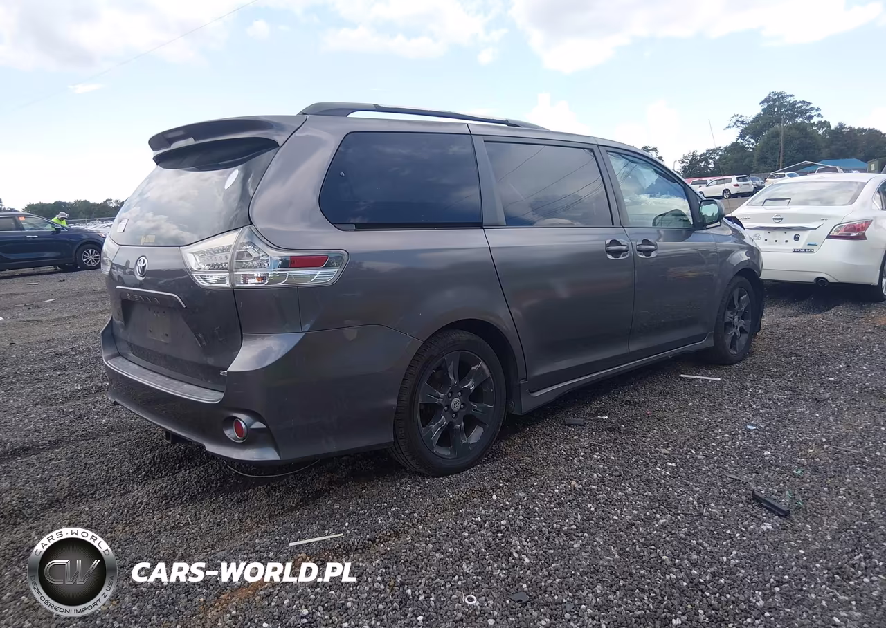 2011 Toyota Sienna Se VIN:5TDXK3DC7BS100658 - 4