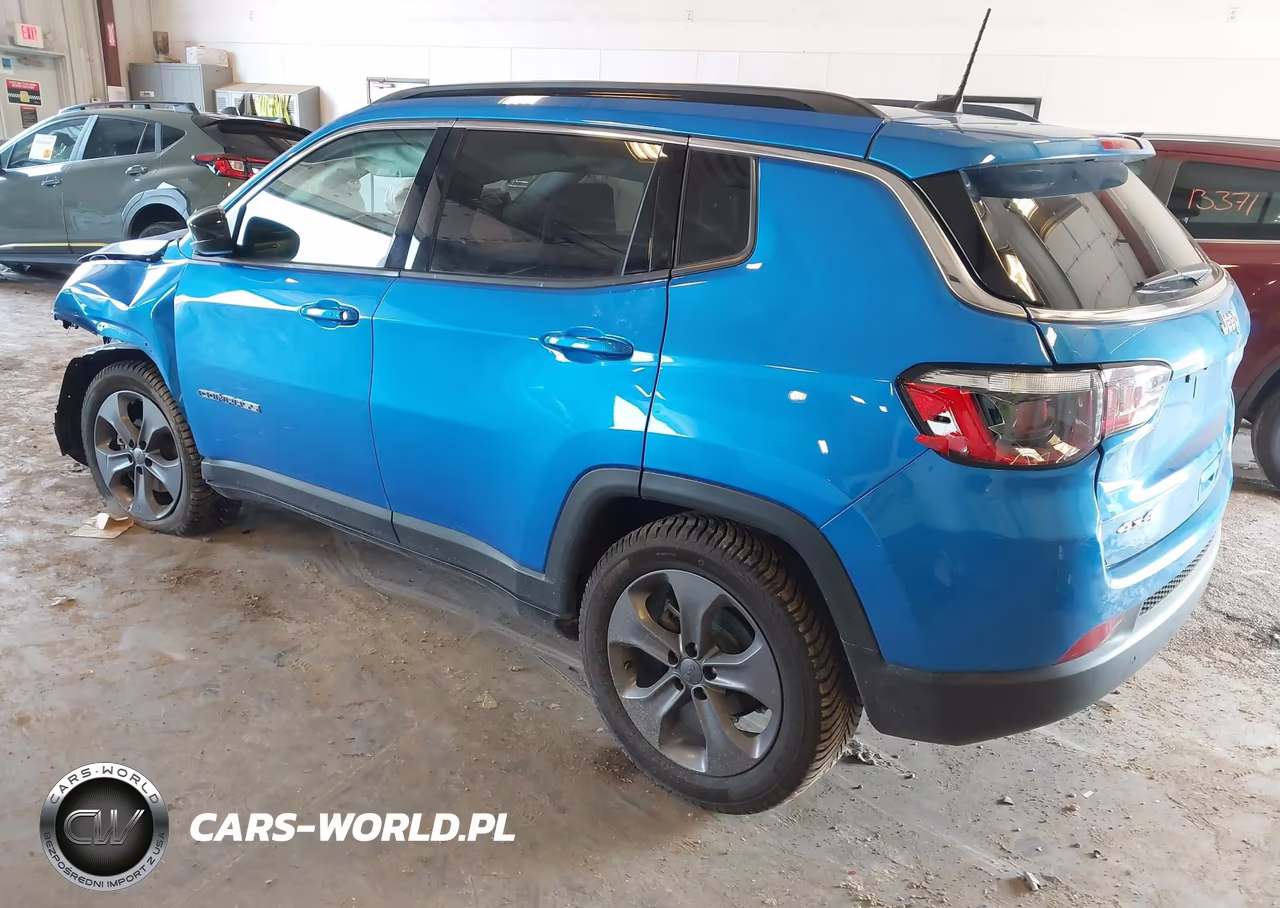 2022 Jeep Compass Latitude Lux 4X4 VIN:3C4NJDFB5NT133012 - 3