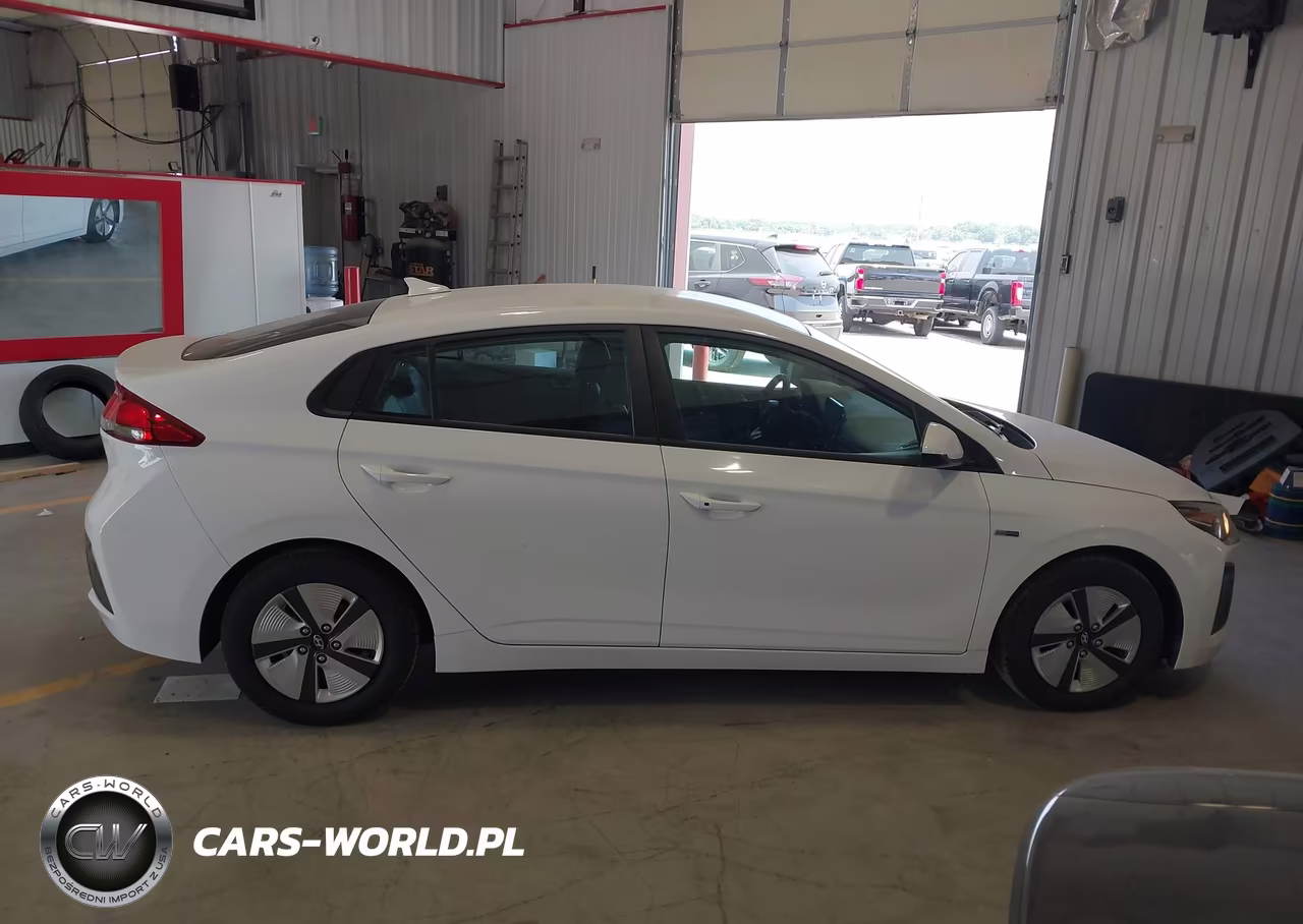 2020 Hyundai Ioniq Hybrid Blue VIN:KMHC65LC9LU233608 - 13