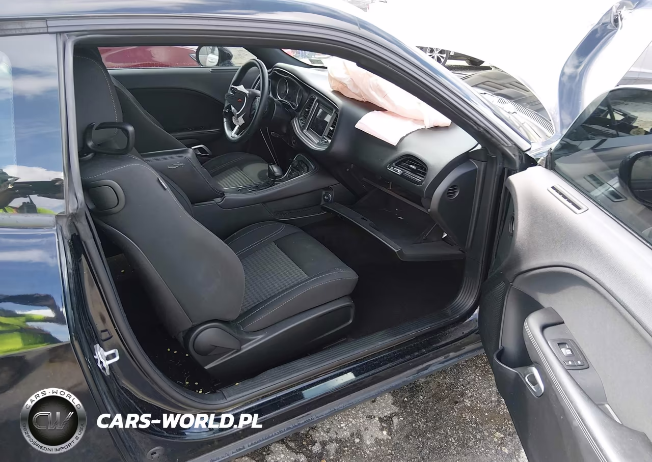 2018 Dodge Challenger Sxt VIN:2C3CDZAG8JH321609 - 5