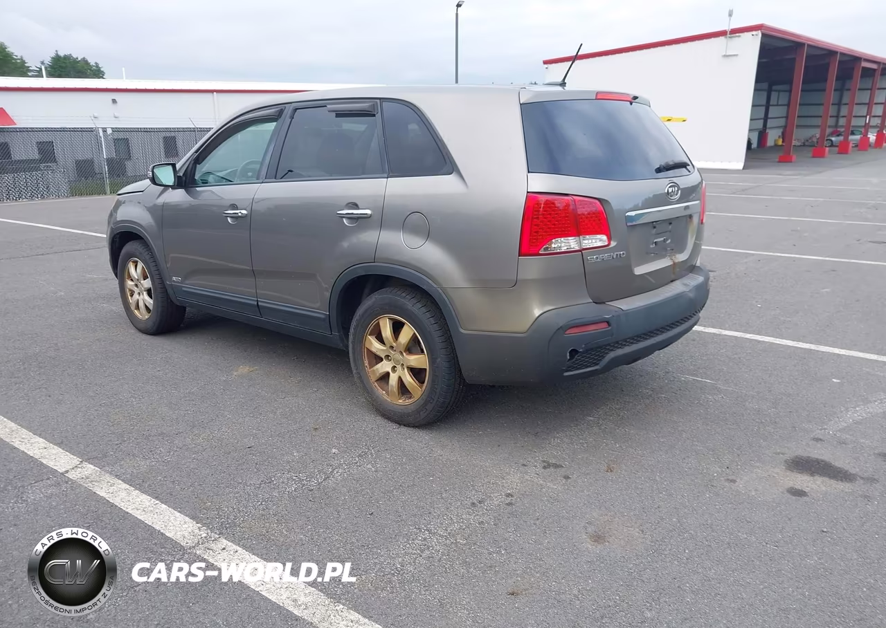 2013 Kia Sorento Lx VIN:5XYKTCA65DG341852 - 3