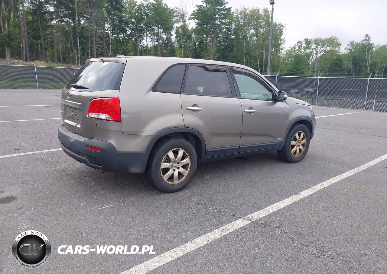 2013 Kia Sorento Lx VIN:5XYKTCA65DG341852 - 4