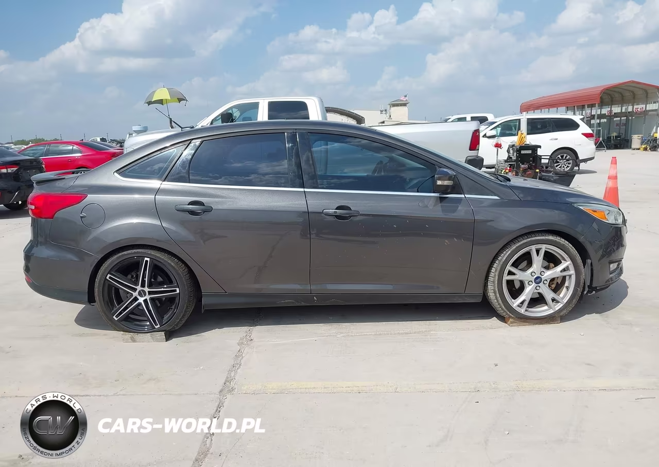 2015 Ford Focus Titanium VIN:1FADP3J28FL334031 - 14