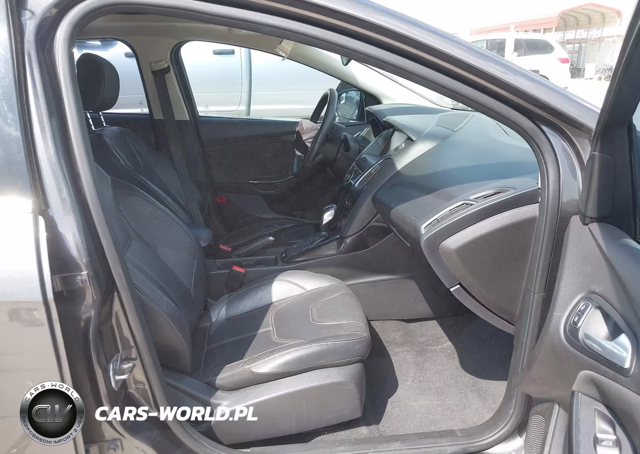 2015 Ford Focus Titanium VIN:1FADP3J28FL334031 - 5