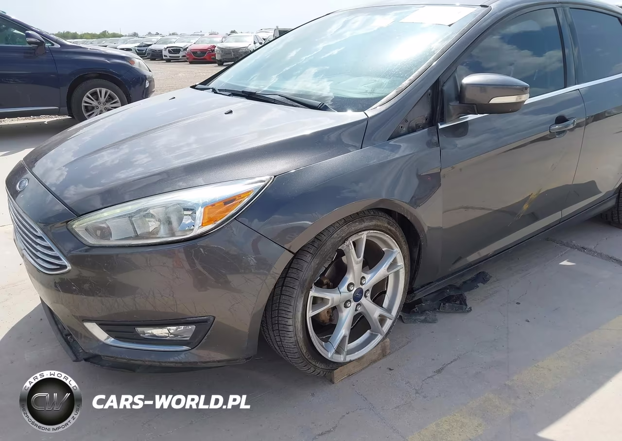 2015 Ford Focus Titanium VIN:1FADP3J28FL334031 - 6