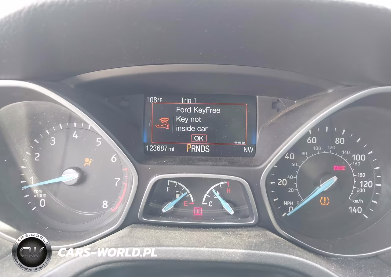 2015 Ford Focus Titanium VIN:1FADP3J28FL334031 - 7