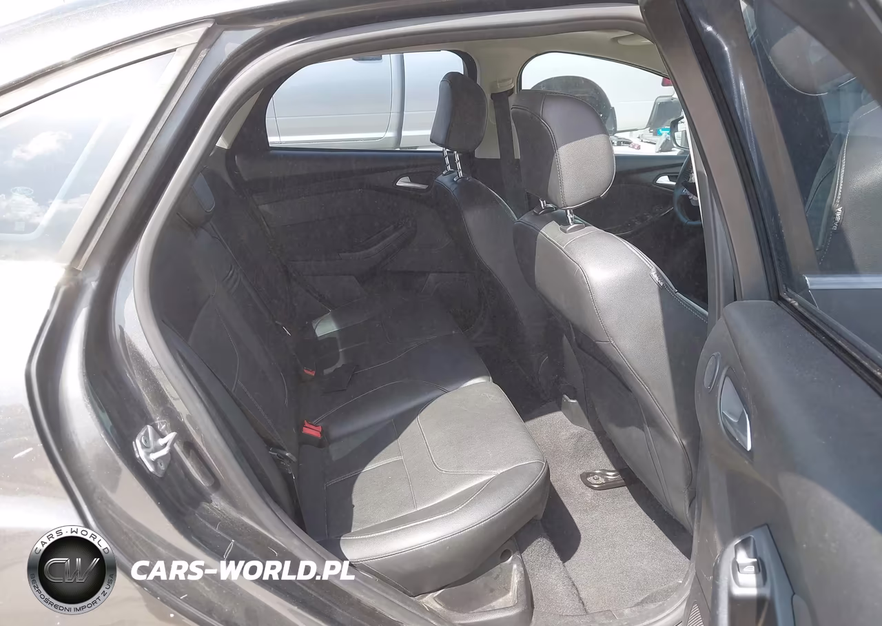 2015 Ford Focus Titanium VIN:1FADP3J28FL334031 - 8