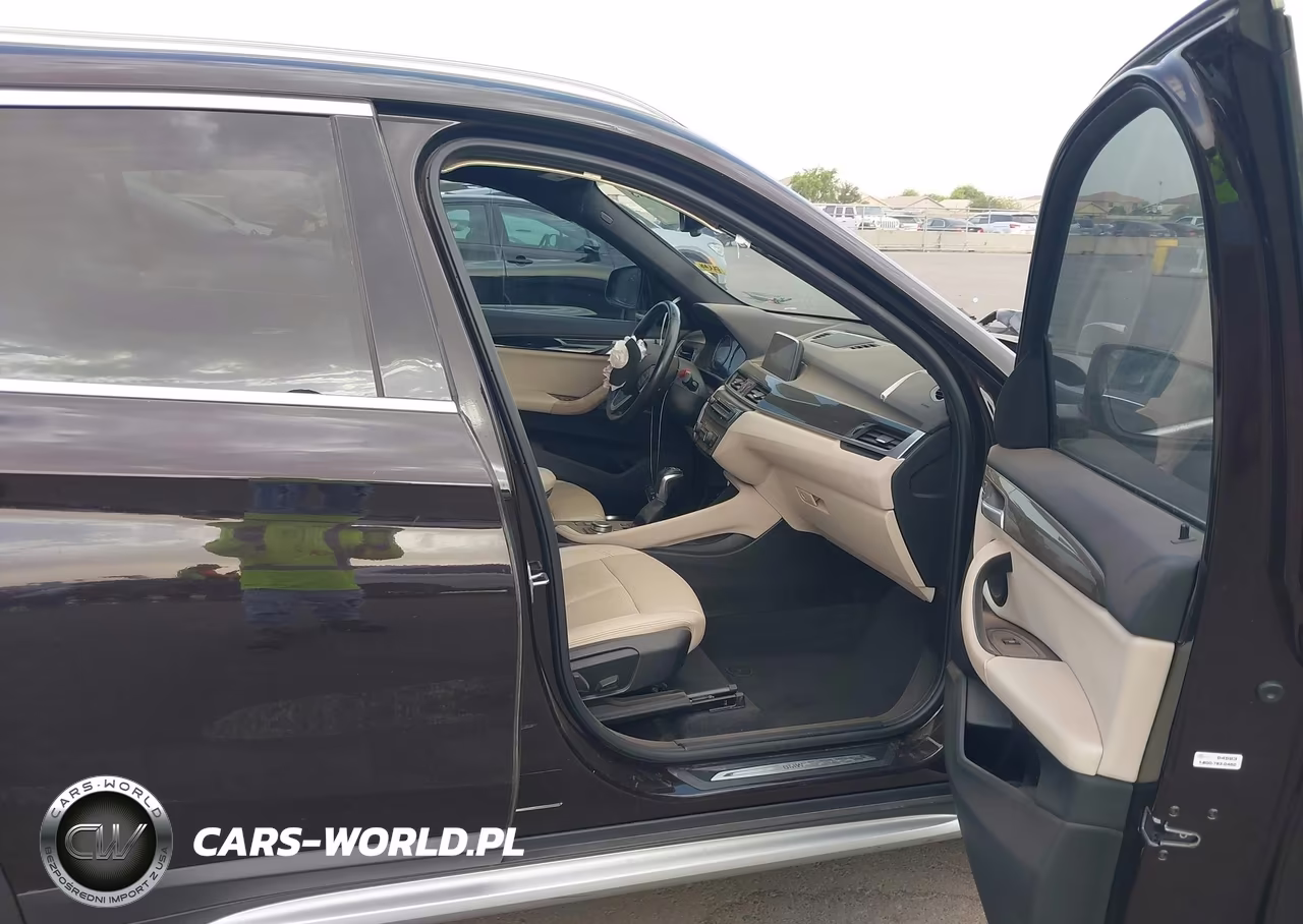 2018 BMW X1 xDrive28I VIN:WBXHT3C33J3H33165 - 5