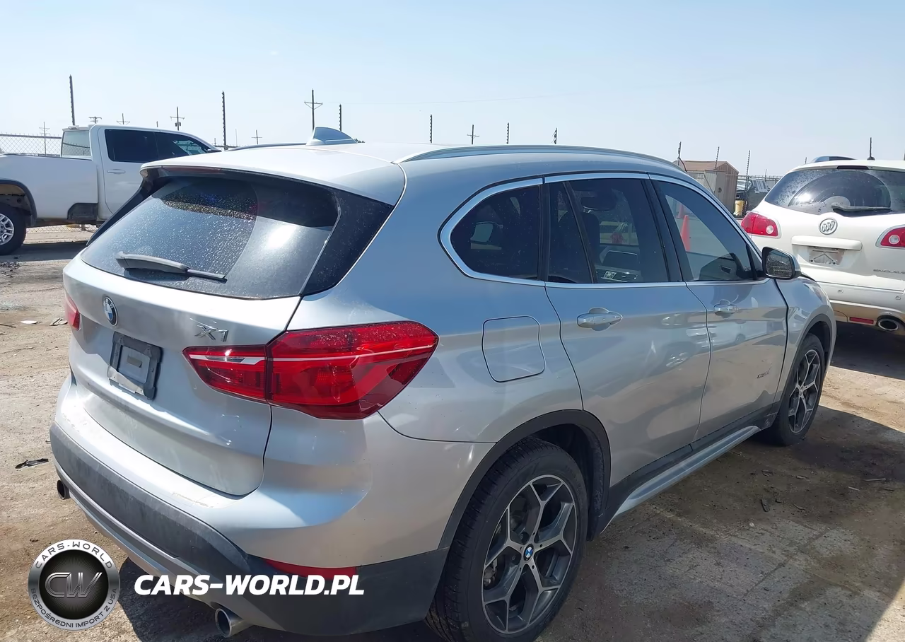 2018 BMW X1 xDrive28I VIN:WBXHT3C36J5K24382 - 4