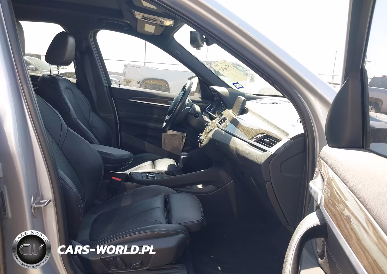 2018 BMW X1 xDrive28I VIN:WBXHT3C36J5K24382 - 5