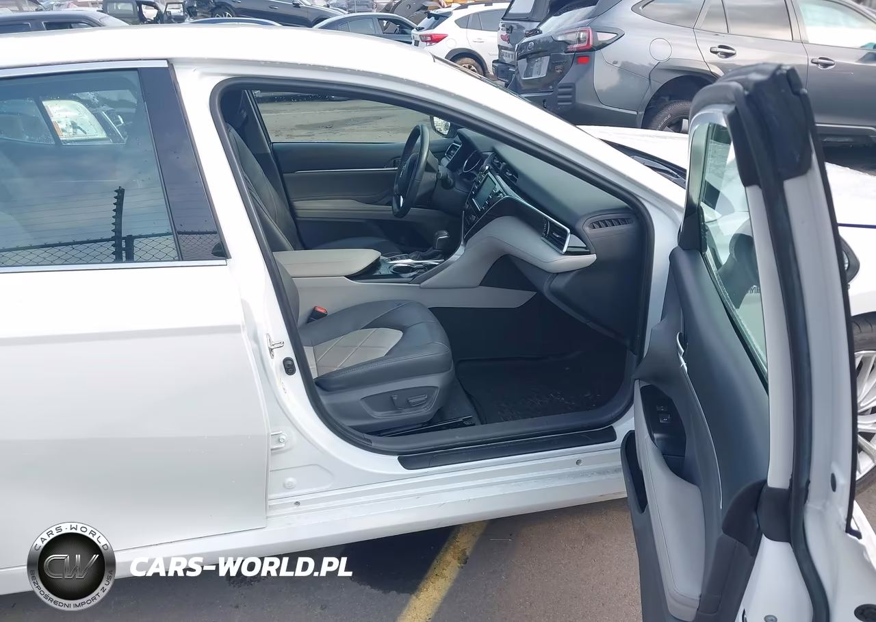 2018 Toyota Camry Hybrid Xle VIN:4T1B21HKXJU509405 - 5