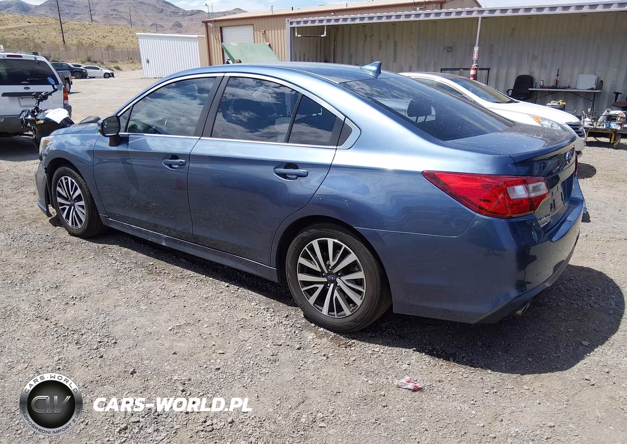 2018 Subaru Legacy 2.5I Premium VIN:4S3BNAF64J3042134 - 3