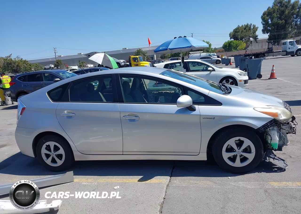 2013 Toyota Prius Two VIN:JTDKN3DUXD5559976 - 14
