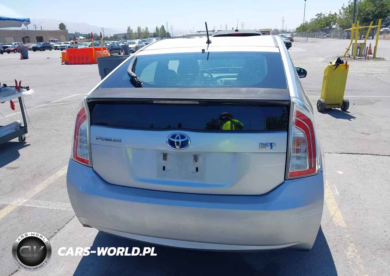 2013 Toyota Prius Two VIN:JTDKN3DUXD5559976 - 17